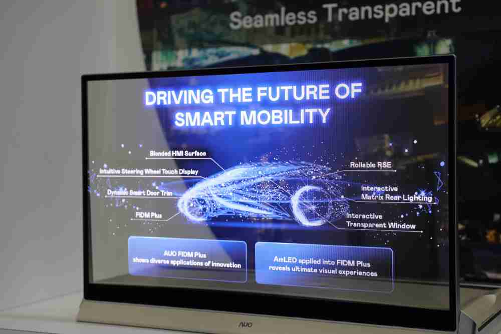 糖果派对凭借着超高亮度和透明度，，这款30吋透明Micro LED显示器在AR系统与智慧零售具有潜在的应用价值。。。